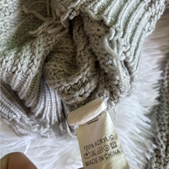 Zaful Sweater Raw Hem Fringe Long Sleeve Vneck Womens Medium - Picture 8 of 8